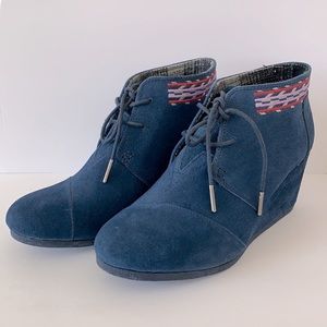 Women's sz 9 Toms Suede Blue Wedge Booties